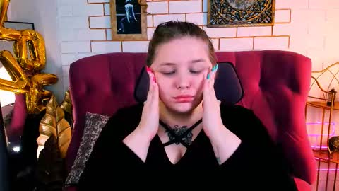 Snapshot of sladadeew chatting on December 2025 09:18:01 AM Slada Deew online show from December 2025 09:18:01 AM