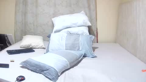 slender_sweetbabe online show from June 2026 11:02:01 AM