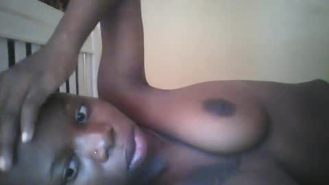 Snapshot of slim_petite_ebony chatting on December 2024 10:19:01 AM slim_petite_ebony online show from December 2024 10:19:01 AM