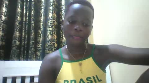 Snapshot of slim_petite_ebony chatting on December 2024 11:39:01 PM slim_petite_ebony online show from December 2024 11:39:01 PM