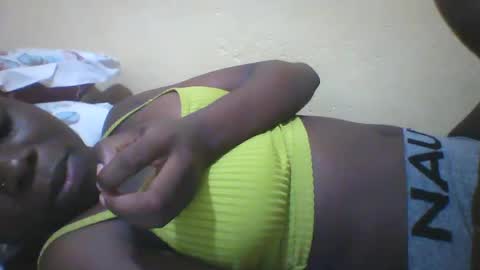Snapshot of slim_petite_ebony chatting on January 2025 02:49:02 AM slim_petite_ebony online show from January 2025 02:49:02 AM