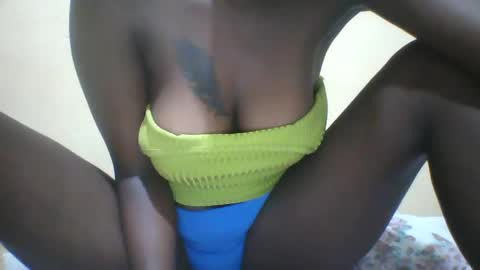 Snapshot of slim_petite_ebony chatting on January 2025 11:13:01 PM slim_petite_ebony online show from January 2025 11:13:01 PM