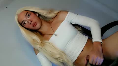 Snapshot of slimgirl_patricia chatting on April 2026 07:58:02 PM Pat online show from April 2026 07:58:02 PM