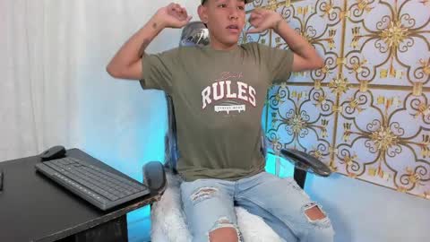 SlimLatino  online show from April 2026 12:24:01 PM