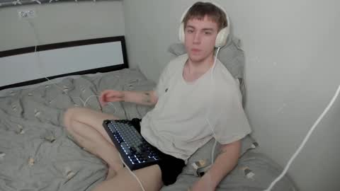 Snapshot of slippery_baby chatting on January 2025 10:04:02 AM Mila online show from January 2025 10:04:02 AM