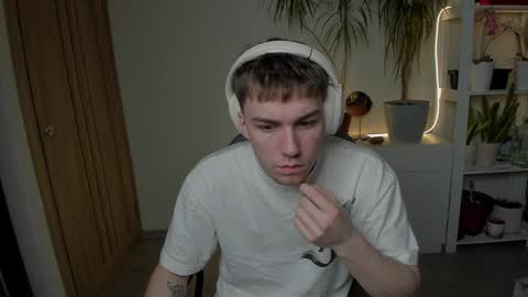 Snapshot of slippery_baby chatting on January 2025 01:22:02 PM Mila online show from January 2025 01:22:02 PM