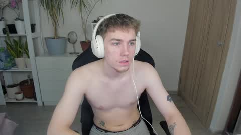 Snapshot of slippery_baby chatting on January 2025 10:00:02 AM Mila online show from January 2025 10:00:02 AM