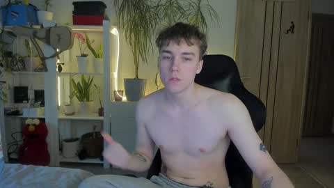 Snapshot of slippery_baby chatting on February 2025 01:11:02 PM Mila online show from February 2025 01:11:02 PM