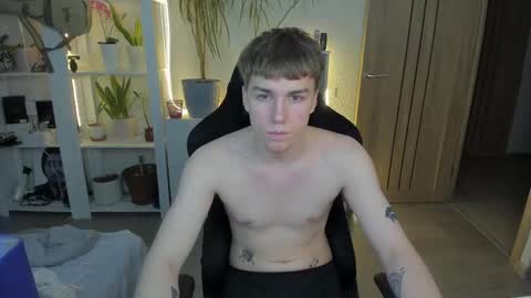Snapshot of slippery_baby chatting on February 2025 06:30:01 PM Mila online show from February 2025 06:30:01 PM