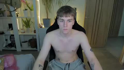 Snapshot of slippery_baby chatting on February 2025 09:33:01 PM Mila online show from February 2025 09:33:01 PM
