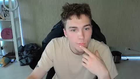 Snapshot of slippery_baby chatting on July 2026 05:04:02 PM Mila online show from July 2026 05:04:02 PM