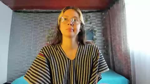 slone03 online show from November 2025 03:32:02 PM