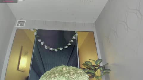 Snapshot of slut_milf4u chatting on February 2025 05:29:01 PM Paola online show from February 2025 05:29:01 PM