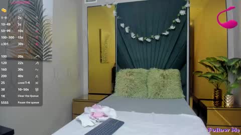 Snapshot of slut_milf4u chatting on February 2025 11:17:02 AM Paola online show from February 2025 11:17:02 AM