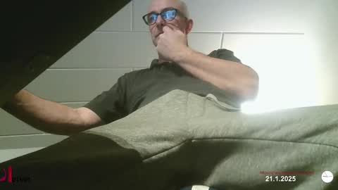 Snapshot of slutiam chatting on January 2025 08:11:01 PM SLUTIAM online show from January 2025 08:11:01 PM