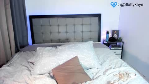 Snapshot of sluttykaye chatting on December 2024 12:30:01 AM Fansly SluttyKaye -DONT FORGET TO FOLLOW AND THUMBS UP online show from December 2024 12:30:01 AM