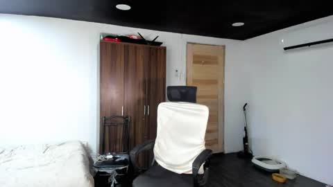 Snapshot of sluttykaye chatting on May 2026 04:40:02 AM Fansly SluttyKaye -DONT FORGET TO FOLLOW AND THUMBS UP online show from May 2026 04:40:02 AM