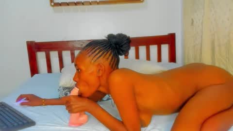 Snapshot of sluttysam_ chatting on September 2025 04:03:01 AM Sexyslutt online show from September 2025 04:03:01 AM