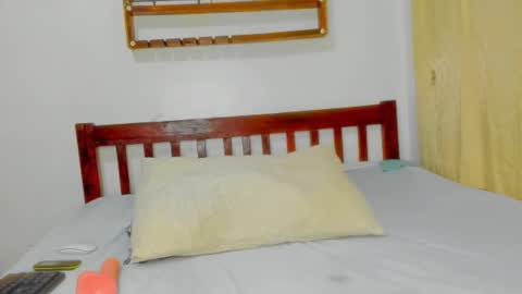 Snapshot of sluttysam_ chatting on October 2025 09:48:01 PM Sexyslutt online show from October 2025 09:48:01 PM