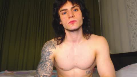 Gus online show from November 2025 07:48:02 PM