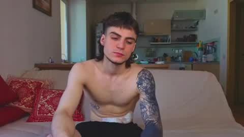 Snapshot of sly_gus chatting on April 2026 08:45:01 AM Gus online show from April 2026 08:45:01 AM