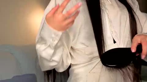 Lily online show from September 2025 01:22:01 PM