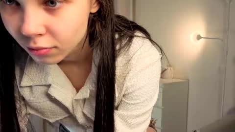 Lily online show from November 2025 01:34:01 PM