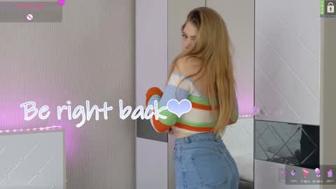 Snapshot of small_blondee chatting on January 2025 12:05:02 AM Emily online show from January 2025 12:05:02 AM