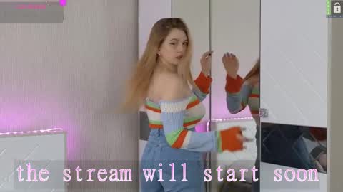 Snapshot of small_blondee chatting on February 2025 01:02:02 AM Emily online show from February 2025 01:02:02 AM