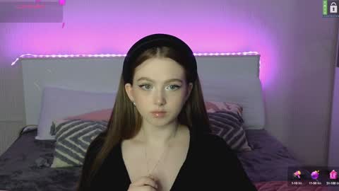 Snapshot of small_blondee chatting on March 2025 06:01:02 PM Emily online show from March 2025 06:01:02 PM