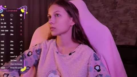 Snapshot of small_emma0 chatting on October 2025 06:17:01 PM Emma online show from October 2025 06:17:01 PM