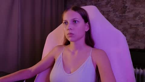 Snapshot of small_emma0 chatting on November 2025 07:57:01 PM Emma online show from November 2025 07:57:01 PM