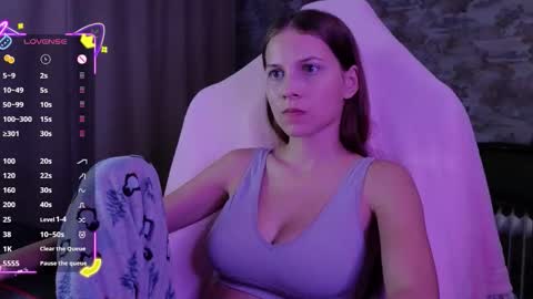 Snapshot of small_emma0 chatting on November 2025 05:59:01 PM Emma online show from November 2025 05:59:01 PM