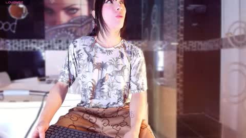 Small Hot19 online show from December 2025 10:09:02 AM