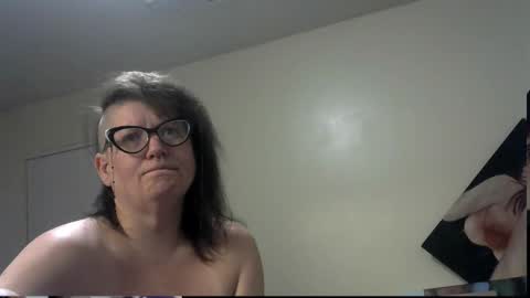 Snapshot of smallhoodlee chatting on October 2025 01:31:01 AM smallhoodlee online show from October 2025 01:31:01 AM