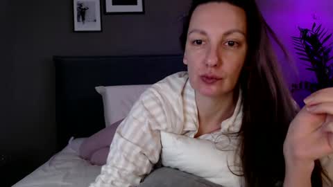 Snapshot of smalltittsbigsoul chatting on February 2025 06:20:01 AM Anna no bbbbybybbabebyy just Anna. And dont call me mom please. online show from February 2025 06:20:01 AM