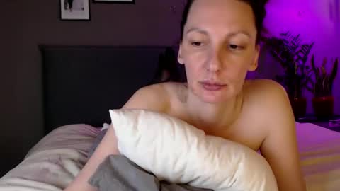 Snapshot of smalltittsbigsoul chatting on February 2025 04:10:02 PM Anna no bbbbybybbabebyy just Anna. And dont call me mom please. online show from February 2025 04:10:02 PM