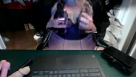 smalltowntrouble online show from April 2026 12:19:02 AM