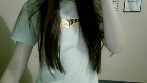 Snapshot of smellon_shake chatting on March 2026 11:48:02 AM Julia online show from March 2026 11:48:02 AM