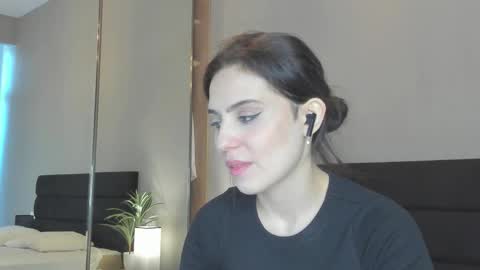 Snapshot of smile_forever_ chatting on October 2025 09:20:01 AM Bella online show from October 2025 09:20:01 AM