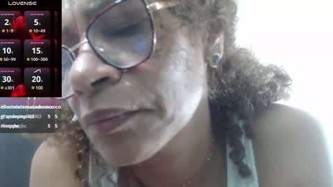 Snapshot of smilet_milf chatting on December 2024 04:07:02 PM Smileth online show from December 2024 04:07:02 PM