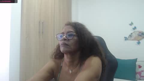 Snapshot of smilet_milf chatting on January 2025 11:51:02 AM Smileth online show from January 2025 11:51:02 AM
