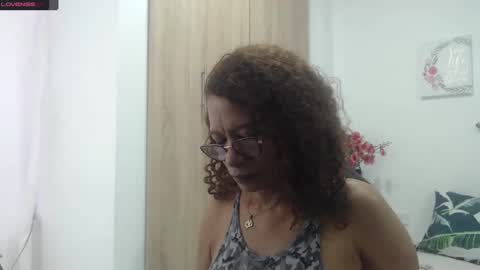 Snapshot of smilet_milf chatting on February 2025 11:42:02 AM Smileth online show from February 2025 11:42:02 AM