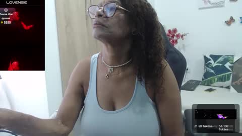 Snapshot of smilet_milf chatting on February 2025 11:38:02 AM Smileth online show from February 2025 11:38:02 AM