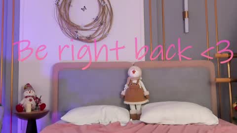 Mia online show from December 2024 11:18:01 AM