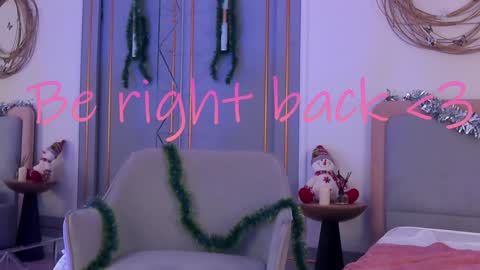 Mia online show from December 2024 11:20:02 AM