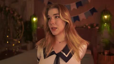 Mia online show from September 2025 05:13:01 AM