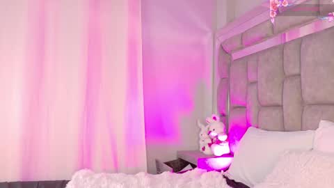      online show from November 2025 06:40:02 PM