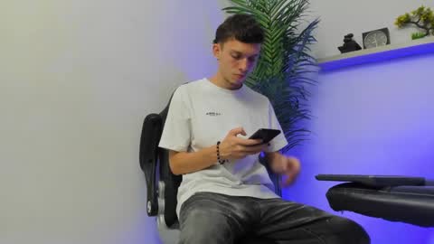 Snapshot of smitgrey chatting on December 2024 03:59:01 AM SMIT online show from December 2024 03:59:01 AM