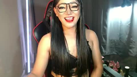 Snapshot of smokeprincess chatting on December 2025 07:33:02 PM Amanda online show from December 2025 07:33:02 PM